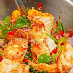 ยำไข่ดาว