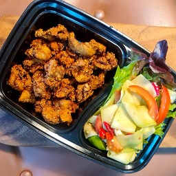 หนังไก่ทอดแซ่บ ส้มตำก้านบร็อคโคลี่ (ketogenic)