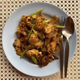 ก๋วยเตี๋ยวผัดซีอิ๋วหมูนุ่ม pork