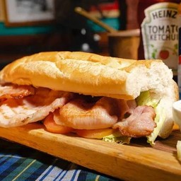 เบคอน กับ มะเขือเทศ