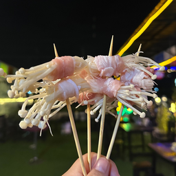 สามชั้นพันเห็ดเข็มทอง