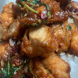 ข้าวกะเพราไก่กรอบ