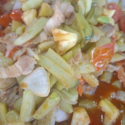 ผัดเปรี้ยวหวานใส่หมูสามชั้น