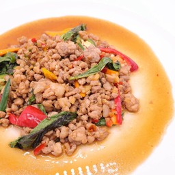 กระเพราหมูสับ