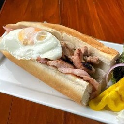 เบคอน ไส้กรอก ไข่