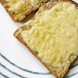 ชีสบนขนมปังปิ้ง