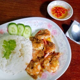กุ้งทอดกระเทียมราดข้าว