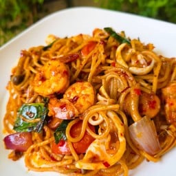 สปาเก็ตตี้ต้มยำแบบผัดแห้ง