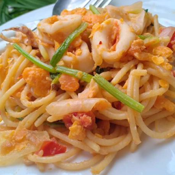 พาสต้า หมึกผัดไข่เค็ม