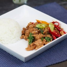 ข้าวกับกะเพราหมูสับเจ