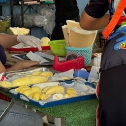 ป้อม กุ้งเป็น