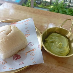 ปังนึ่งสังขยาใบเตย