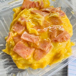 ข้าวไข่ข้นเบคอน