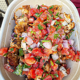 ไก่ผัดซอสแม็กซิกัน พร้อมเครื่องเคียง