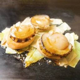 Butter Sauted Scallops in Soy Sauce หอยโฮตาเตะผัดโชยุเนย