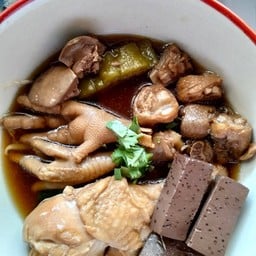 กุ้งเตี๋ยวไก่และขาหมู