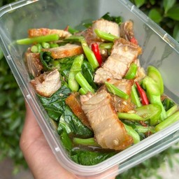 ผัดคะน้าเป็นกับข้าว