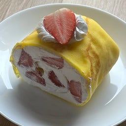 เครปโรล สตอเบอรี่ราดซอสสตอเบอร์รี่ฉ่ำๆ
