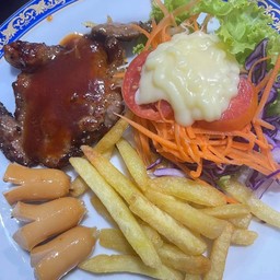 สเต็กสันคอหมู-ไส้กรอก