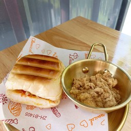 ปังปิ้งหมูหยองน้ำพริกเผา