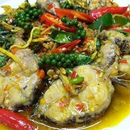 ปลาดุกทะเลผัดฉ่า
