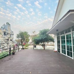 อิ่ม cafe&restaurant อิ่ม