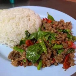 เนื้อสับผัดกระเพราราดข้าวminced beef+basilleaves chili+rice