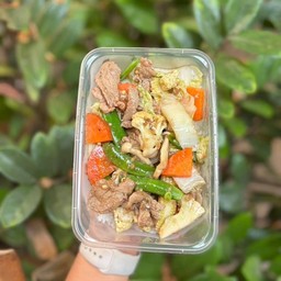 ผัดผักรวมหมูราดข้าว