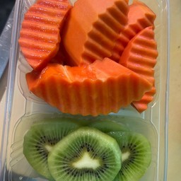 Ripe Papaya + Kiwi