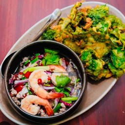 ยำผักเหลียงทอดกรอบกุ้งสด