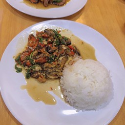 ข้าวกระเพราหอยแมลงภู่