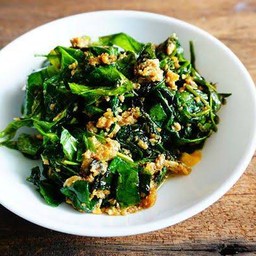 ใบเขลียงผัดไข่