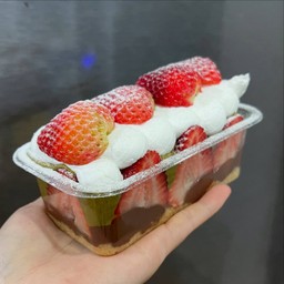 สโนว์สตอเบอรี่พิตาชิโอ้ดาร์กช็อคโกแลต 1 ถ้วย