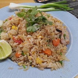 ข้าวผัดหมูสับแช่บๆน้ำปลาพริกทำใหม่ทุกวัน