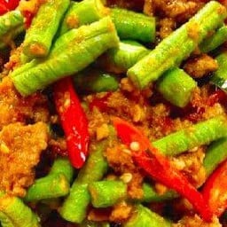 ผัดพริกเผาเนื้อ (โคขุนติดมัน)