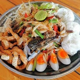 ส้มตำถาดปูม้า