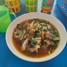 ก๋วยเตี๋ยวไก่มะระ ตรงข้ามวัดปรก