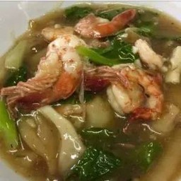 ก๋วยเตี๋ยวราดหน้ากุ้ง shrimp
