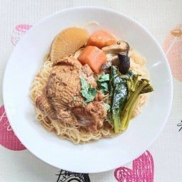 Healthy me and you หมี่คลุกไก่ตุ๋น ศรีนครินทร์40