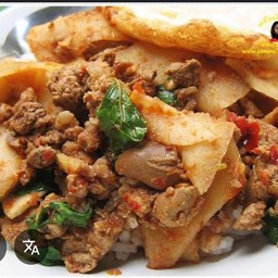ผัดกระเพราหน่อไม้ดองหมูสับ
