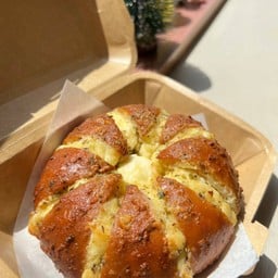 ขนมปังกระเทียมครีมชีส(Cream Cheese Garlic Bread)
