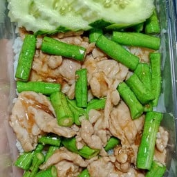 ข้าวผัดผักถั่วฝักยาว