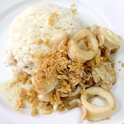 ข้าวปลาหมึกกระเทียม.