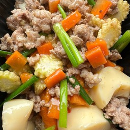 ผัดเต้าหู้หมูสับทรงเครื่อง