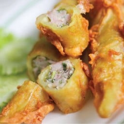 พริกยัดไส้ทอด