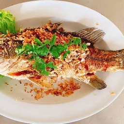 ปลากะพงทอดกระเทียม