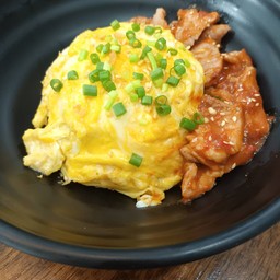 ข้าวหน้าซอสสุกี้/ไข่ข้น