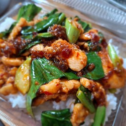 ผัดพริกเผาไก่นุ่ม+ไข่ดาว