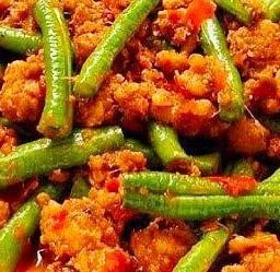 ผัดพริกแกงหมูสับ