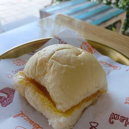 ปังนึ่งเนยนม